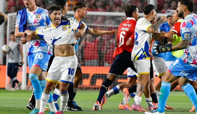 Imagen de Exclusivo: Cachetazos, reacción y expulsiones, el acta de Independiente-Rosario Central