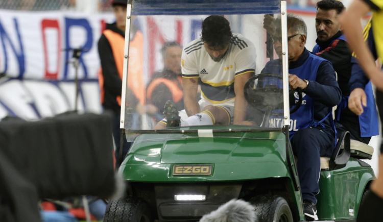 Imagen de La fatalidad de Boca: lesión de Bruno Valdez y gol en contra en la misma jugada