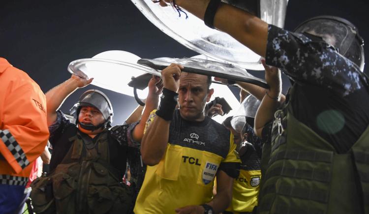 Imagen de Las polémicas y el violento final en cancha de Lanús