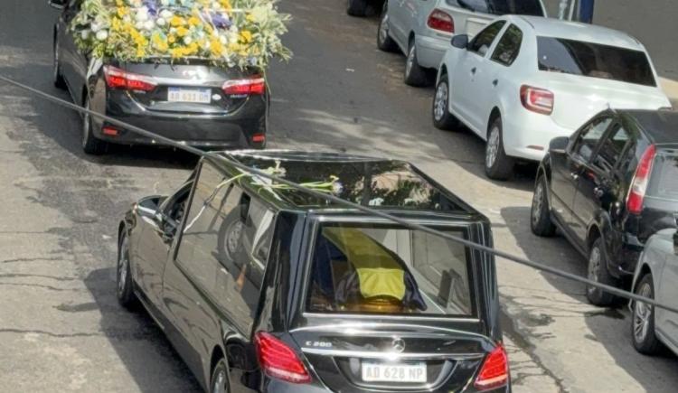 Imagen de Concluyó el velatorio de Miguel Russo y fue trasladado para su cremación