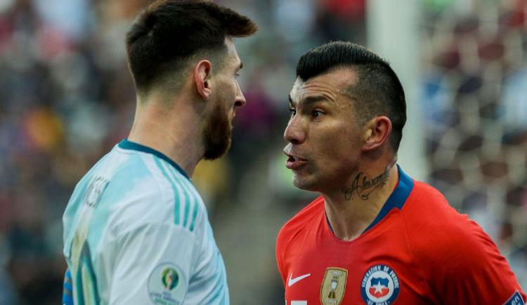 Imagen de Resumen de tarjeta: el frondoso expediente de Gary Medel que involucra a Messi