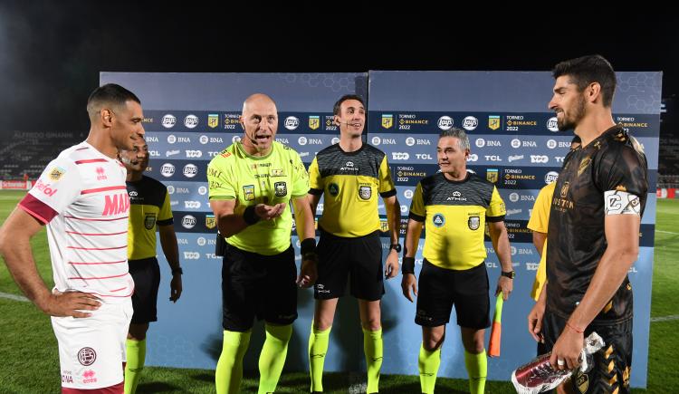 Imagen de Punto final para la carrera de Néstor Pitana como árbitro
