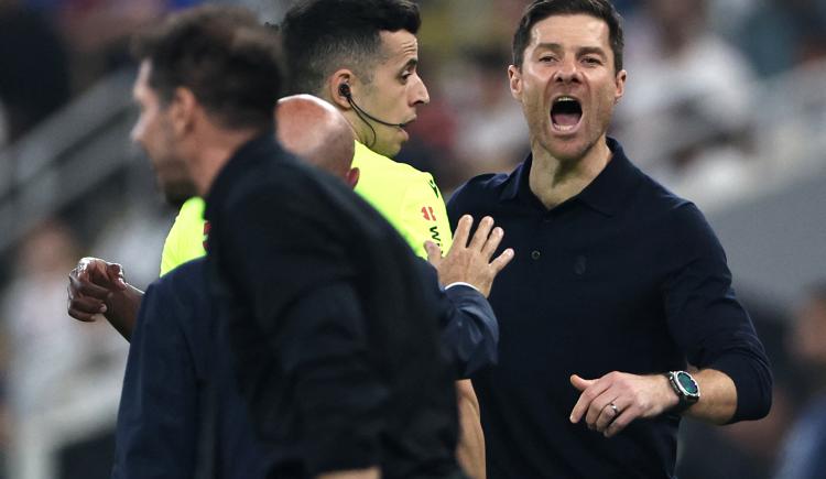 Imagen de Xabi Alonso disparó contra Simeone tras su cruce con Vinicius: el Cholo ya lo olvidó