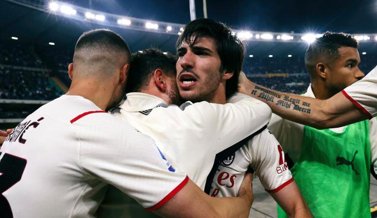Imagen de Milan ganó y recuperó la punta