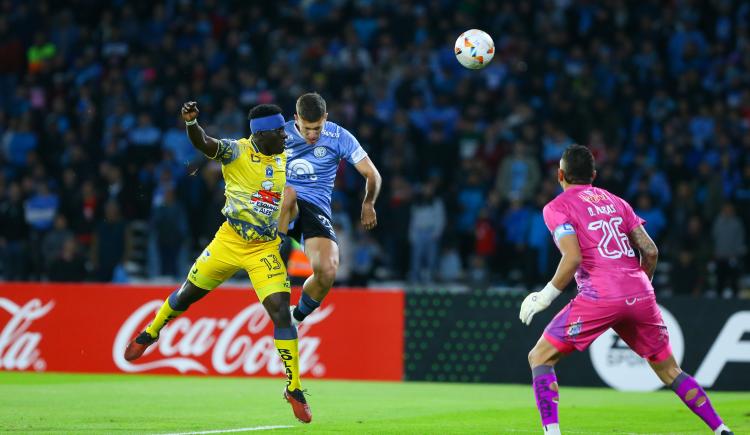 Imagen de Con diez jugadores, Belgrano empató 1-1 con Delfín