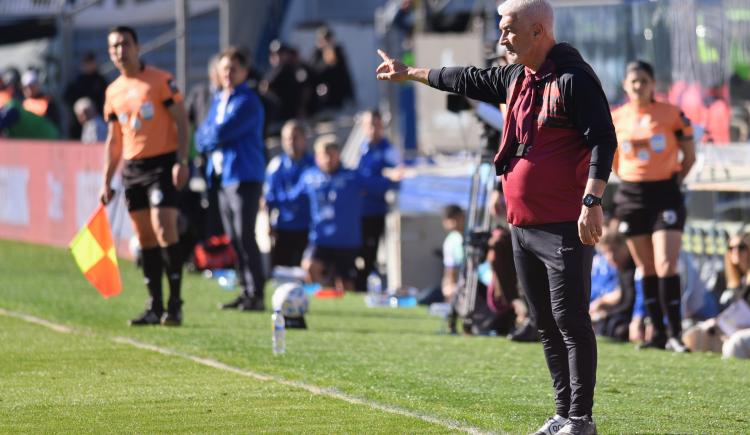Imagen de El palo de Omar De Felippe a sus jugadores luego de la derrota de Central Córdoba en la final de la Supercopa Argentina