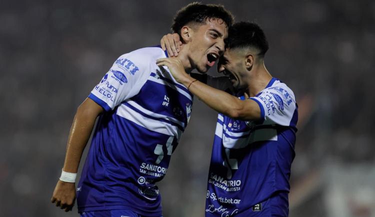 Imagen de El Funebrero sigue vivo en la Copa Argentina: Midland venció a Morón en Temperley