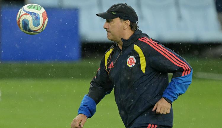Imagen de Néstor Lorenzo, de cara a Colombia - Suiza: "Va a ser un partido muy duro contra un equipo bueno"