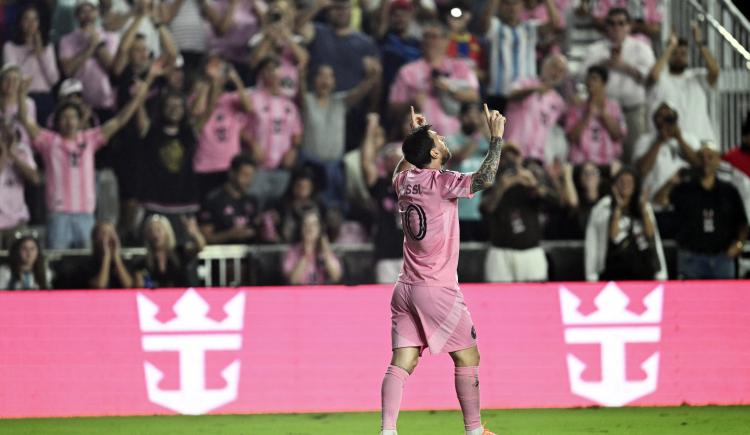 Imagen de En tu cabeza hay un GOAT: Con un doblete de Messi, uno de palomita, Inter Miami le ganó 3-1 a Nashville