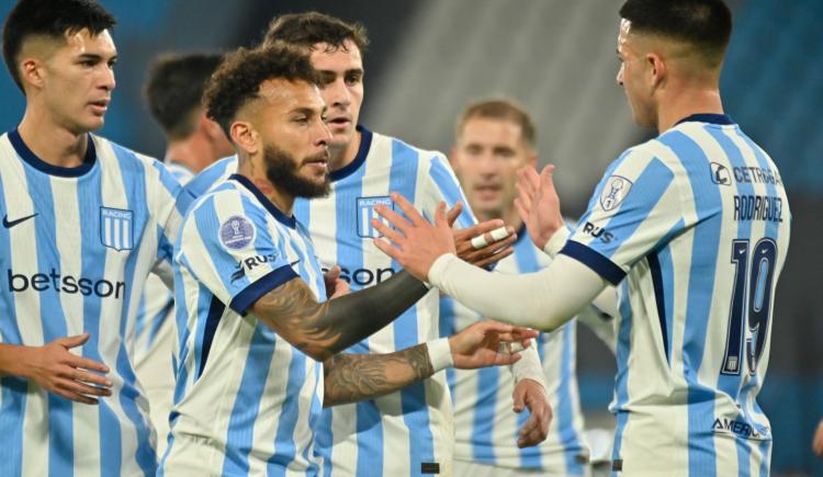 Imagen de Con Chirola Romero como interino, Racing se despidió de la Sudamericana con un triunfo