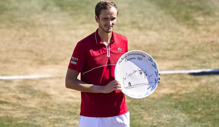 Imagen de MEDVEDEV LOGRÓ SU PRIMER TÍTULO EN CÉSPED Y LLEGARÁ AFILADO A WIMBLEDON