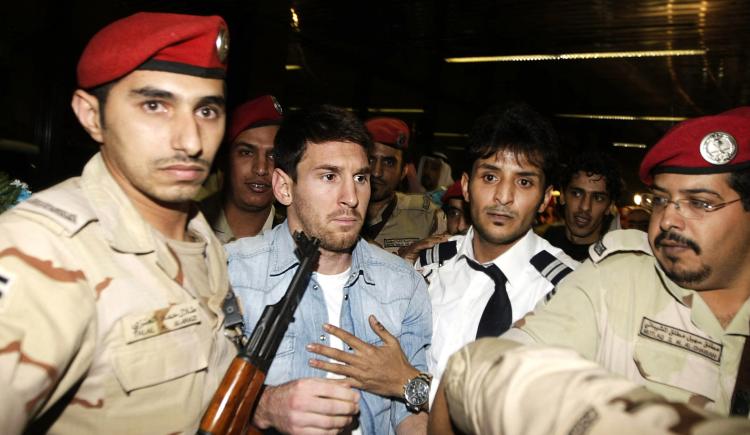 Imagen de Caos, descontrol y pánico, el recuerdo de la visita de Lionel Messi a Arabia Saudita