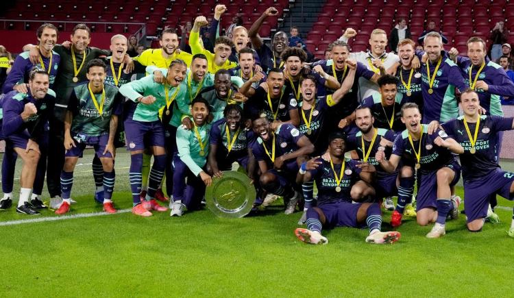 Imagen de PSV GOLEÓ A AJAX Y SE QUEDÓ CON LA SUPERCOPA DE LOS PAÍSES BAJOS