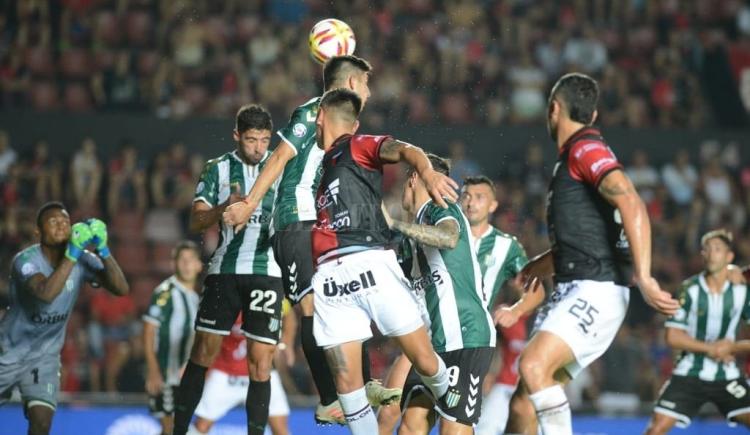 Imagen de BANFIELD Y COLÓN, DUELO DE PUNTEROS EN EL SUR