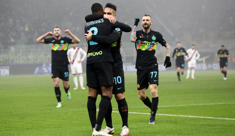 Imagen de INTER VENCIÓ A TORINO Y SE MANTIENE EN LA CIMA