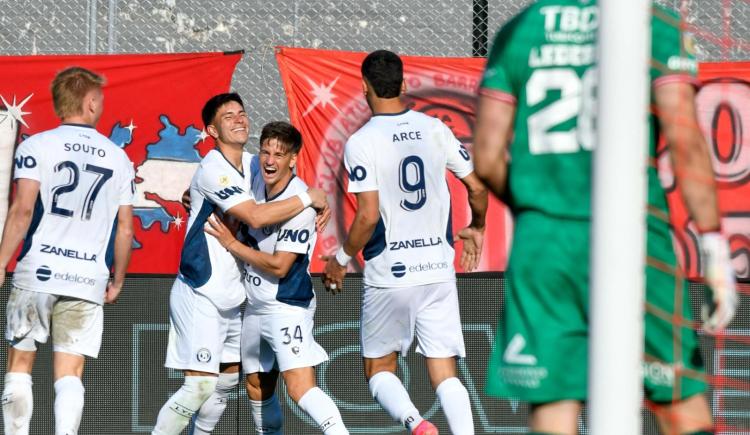 Imagen de Fiesta incompleta: en el regreso a su cancha, Barracas Central cayó goleado por Independiente Rivadavia