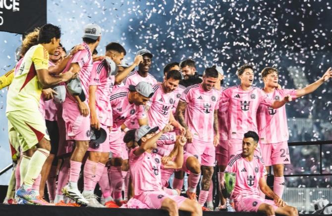 Imagen de ¿Un título o un pase a la final? El debate por la Copa de Conferencia que levantó Lionel Messi con Inter Miami