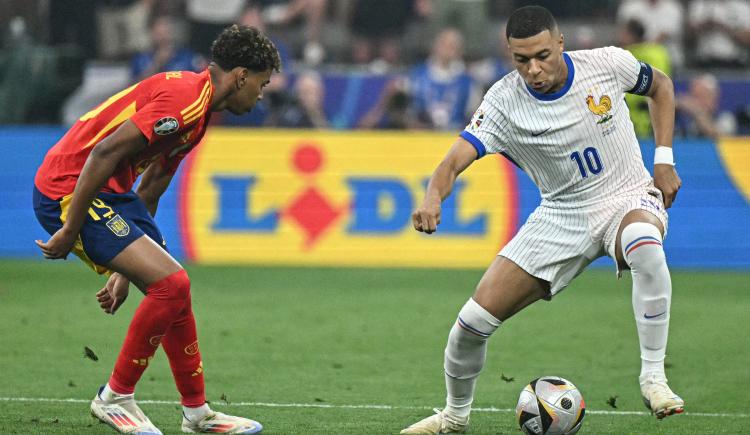 Imagen de Mbappé dejó la máscara y no disfrazó las críticas tras la eliminación de Francia