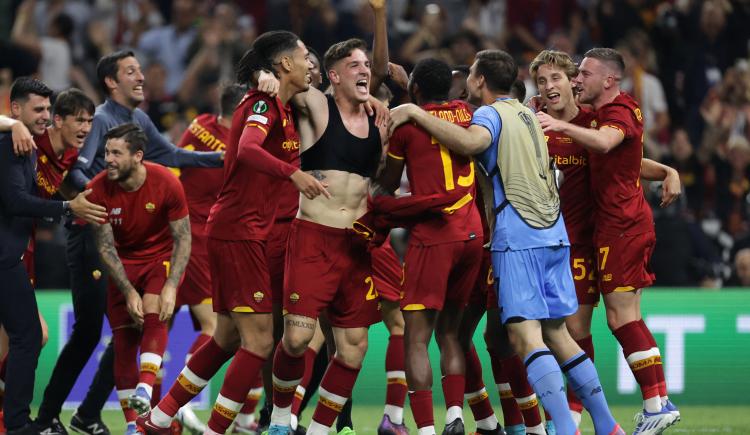 Imagen de Roma se coronó campeón de la Conference League ante el Feyenoord