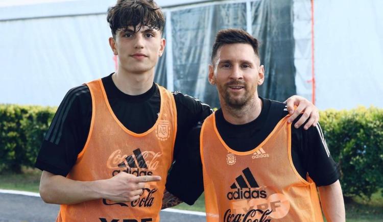Imagen de Alejandro Garnacho y el antecedente de Lionel Messi para estar en el Mundial Sub 20