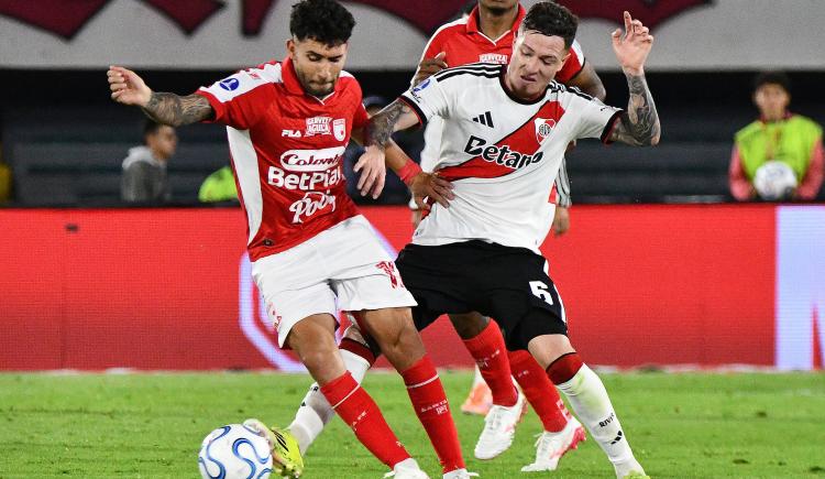 Imagen de Santa Fe para River: resistió milagrosamente en Colombia y definirá todo en el Monumental