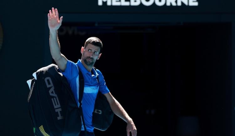 Imagen de Djokovic y un picante mensaje a los "expertos" que criticaron su lesión