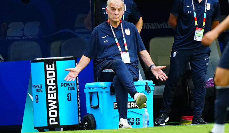 Imagen de La autocrítica de Bielsa tras el segundo empate de Uruguay que lo dejó en la cornisa