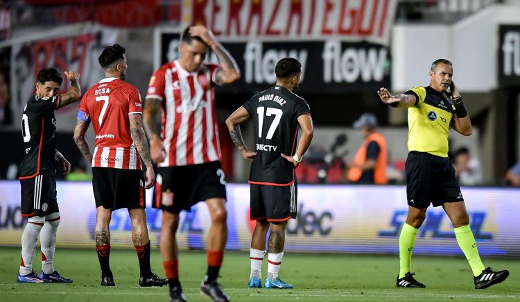 Imagen de La polémica de la noche: el gol anulado a Estudiantes