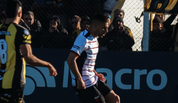 Imagen de Colón no pasó del empate ante Deportivo Madryn y podría perder el liderazgo de la Primera Nacional