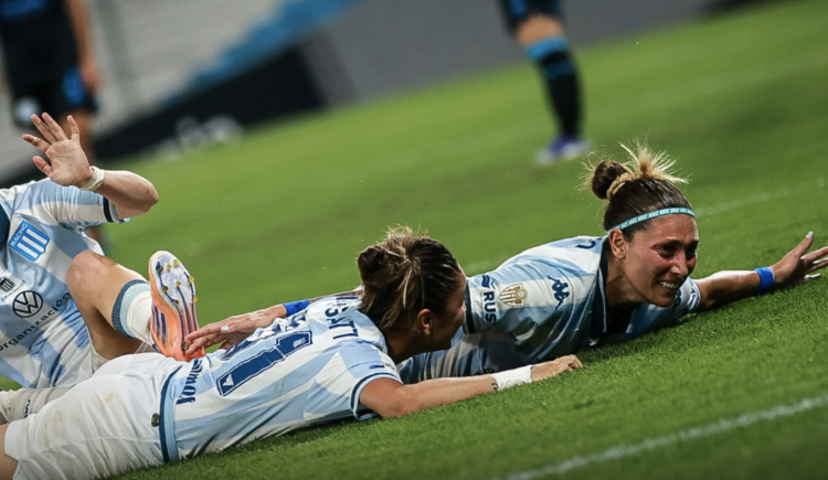 Imagen de Racing le ganó la final de ida a Belgrano en la gran final del fútbol femenino
