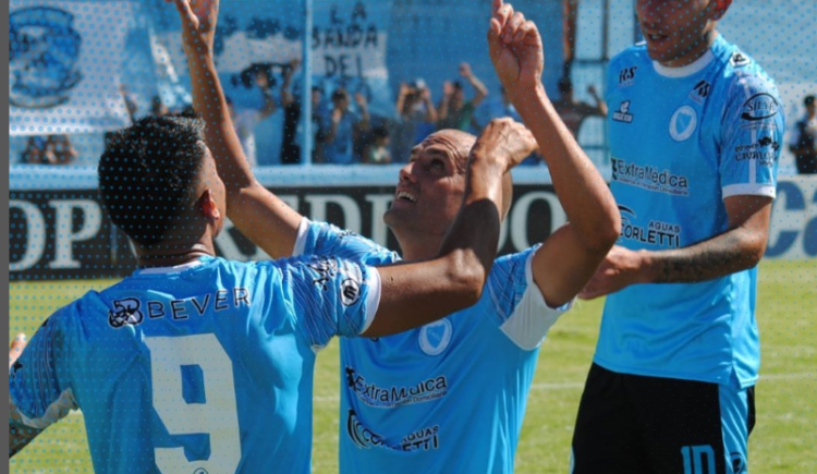 Imagen de Primera B: Defensores Unidos de DT "Mostaza" Merlo, Fénix y Armenio ganaron y son escoltas