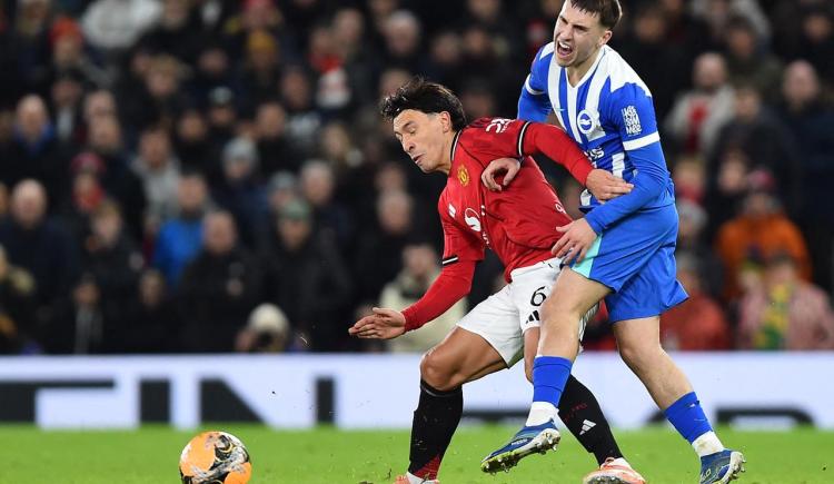 Imagen de Con Lisandro Martínez de titular, Manchester United sufrió un duro golpe en la FA Cup