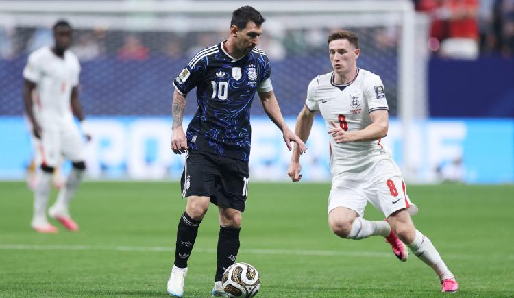 Imagen de Es inglés, fue rival de Argentina, tiene como ídolo a Messi y lo apodan "Maradona"