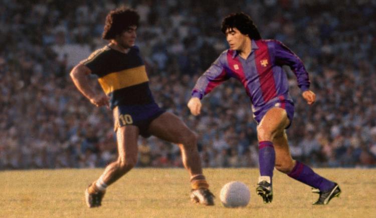 Imagen de 10 GRANDES GOLES DE MARADONA CON LA CAMISETA DE BOCA Y BARCELONA