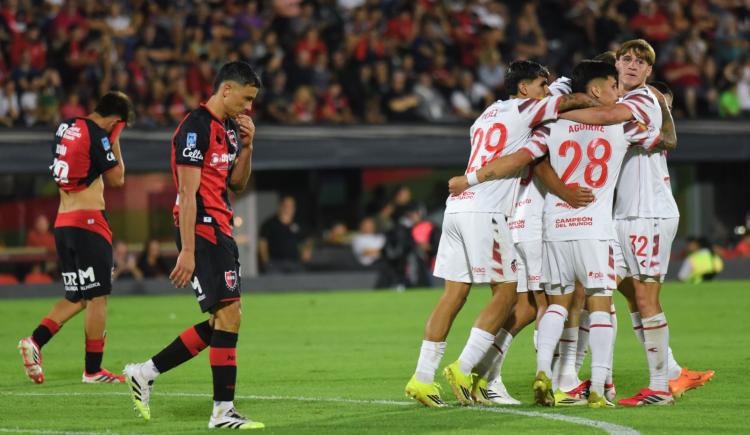 Imagen de Estudiantes se aprovechó de la crisis de Newell's y obtuvo un triunfo en el debut de Medina