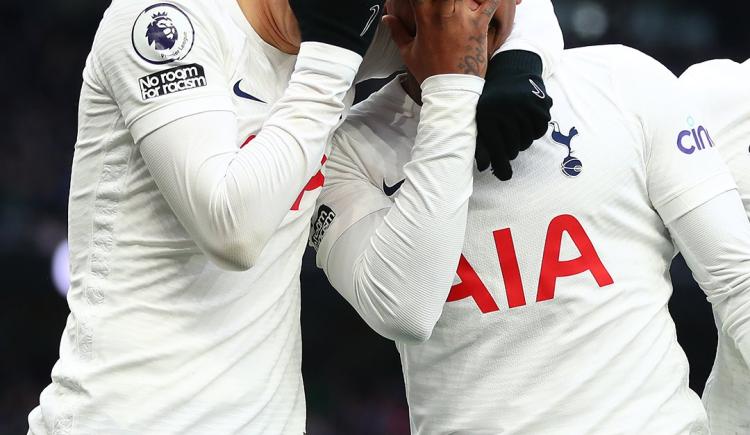 Imagen de Tottenham, con el defensor argentino Cristian Romero, goleó al Newcastle por la fecha 31
