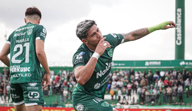 Imagen de Sarmiento superó con claridad a Huracán en Junín y se prendió en la Zona B