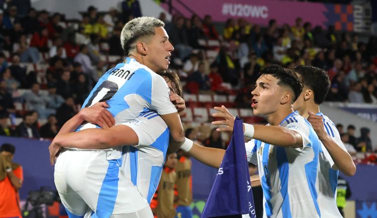 Imagen de Prestianni contra todos: influyente en el gol de Argentina y enfrentado con el público