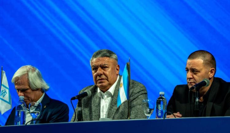 Imagen de Mundial 2030: Chiqui Tapia anunció gestiones para que una fase completa se juegue en Argentina