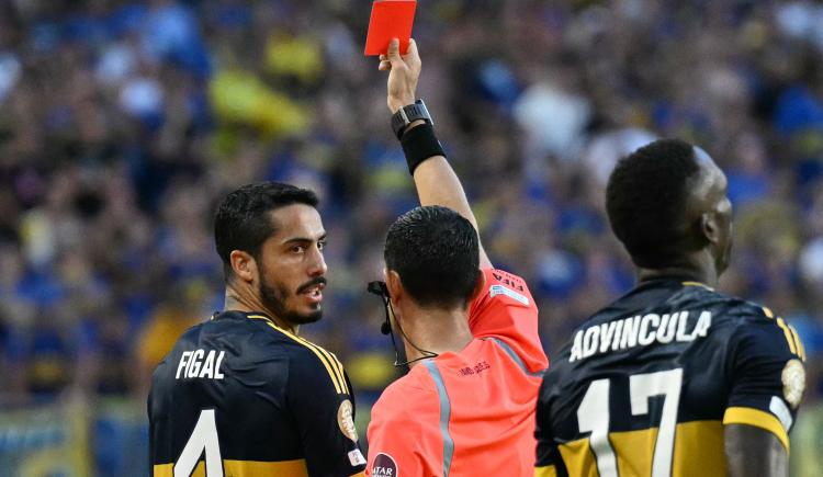 Imagen de El mensaje de Figal a los hinchas de Boca tras su expulsión frente a Benfica