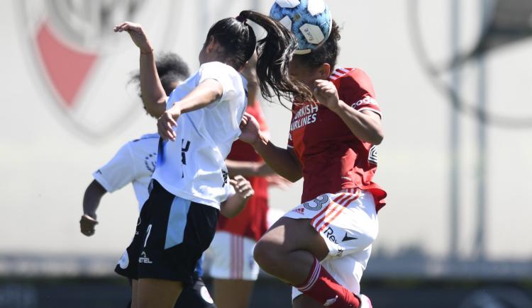 Imagen de FÚTBOL FEMENINO: RIVER PLATE EMPATÓ 2 A 2 CON UAI URQUIZA