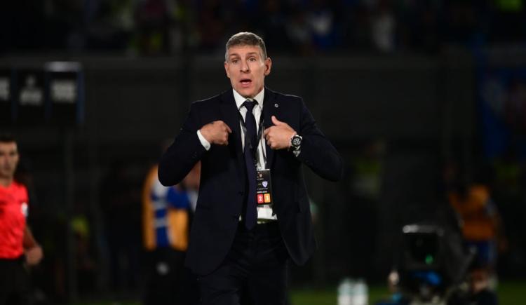Imagen de Echaron al Titán: Olimpia despidió a Palermo tras el 0-4 ante Vélez