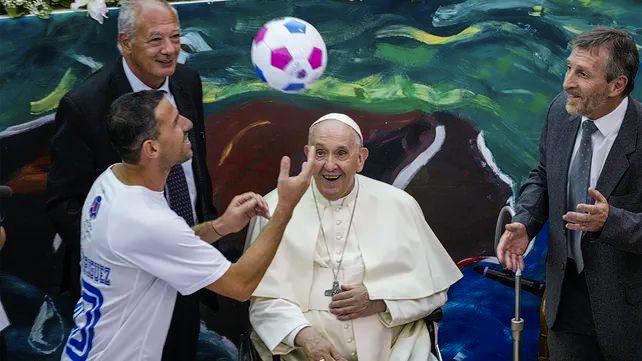 Imagen de El Papa Francisco bendijo la pelota para el Partido de la Paz