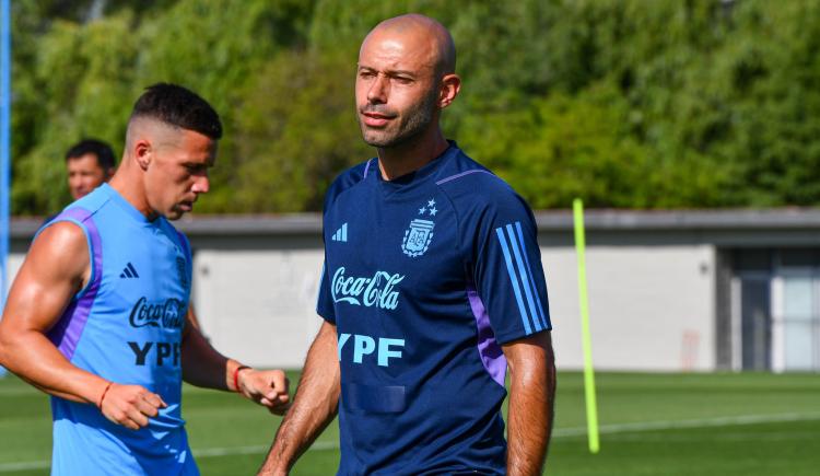 Imagen de Mascherano comenzó a definir la lista de la Sub 23 para el Preolímpico