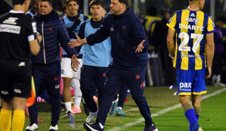 Imagen de El increíble cruce del entrenador de San Lorenzo con un plateista de Rosario Central: "Hace tres meses que no cobro"
