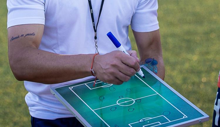 Imagen de Conmoción: echaron al entrenador de un gigante del fútbol mundial