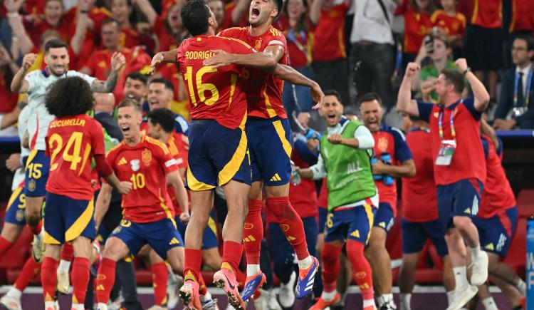 Imagen de España se lo dio vuelta a Francia con dos golazos y jugará la final de la Euro