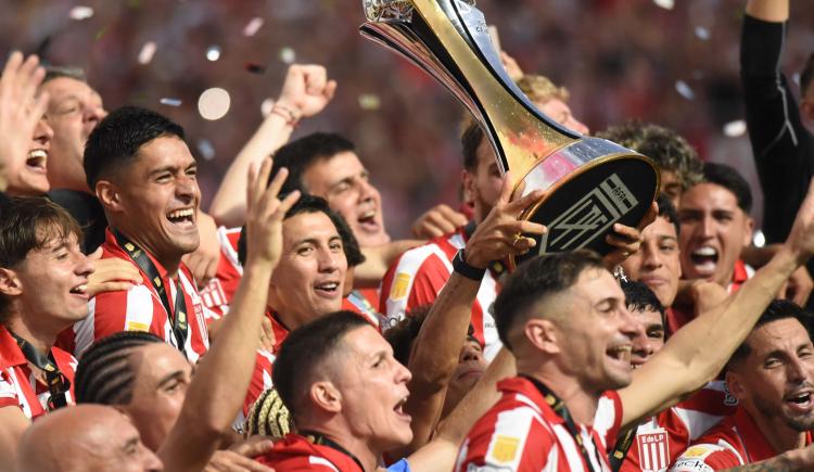Imagen de Estudiantes lo dio vuelta en una ráfaga y retuvo el Trofeo de Campeones