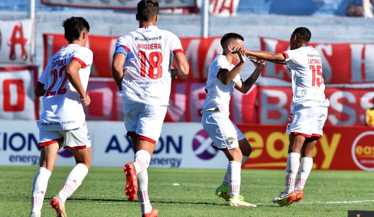 Imagen de Estudiantes le ganó 2-1 a Puerto Nuevo en la agonía del partido