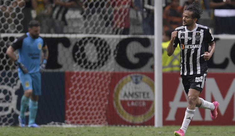 Imagen de Escandaloso final y derrota: Rosario Central perdió 2-1 con Atlético Mineiro
